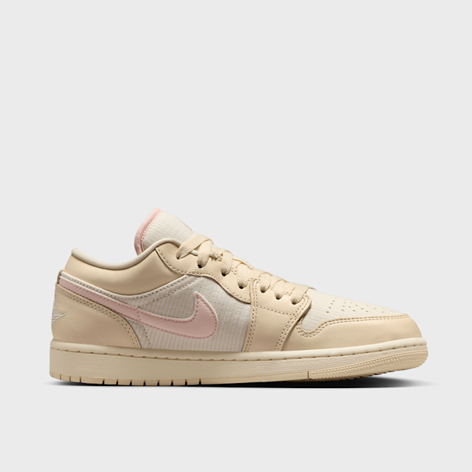 Jordan WMNS Air 1 Low SE beige 31130 2