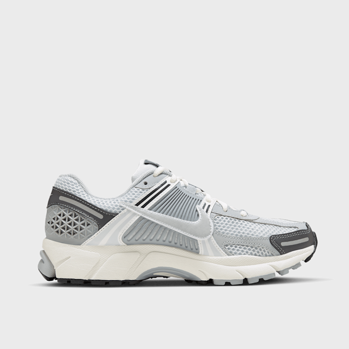 Nike WMNS Zoom Vomero 5 grau 31305 2