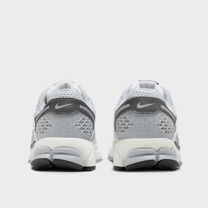 Nike WMNS Zoom Vomero 5 grau 31305 5