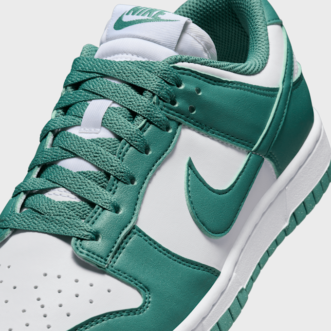 Nike   WMNS Dunk Low grün 31318 7
