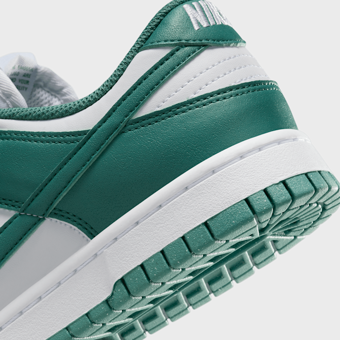 Nike   WMNS Dunk Low grün 31318 8