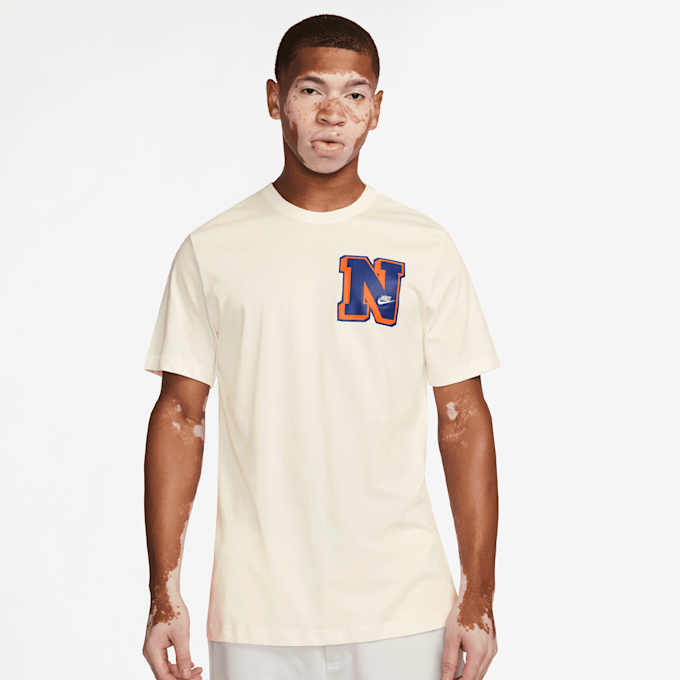 Nike Sportswear Tee Club SSNL Low Brand Read bež 31347 1