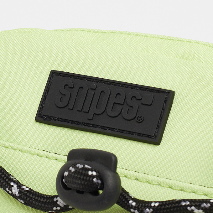 SNIPES Rubber Badge Basic Logo Drawstring Mobile Bag vert 31748 4