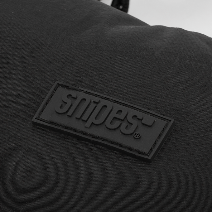 SNIPES Rubber Badge Basic Logo Croissant Shoudler Bag schwarz 31750 4