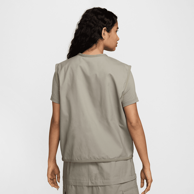 Nike   Sportswear Essential Woven Loose Cargo Vest grijs 29471 2