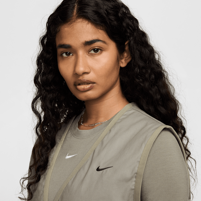 Nike   Sportswear Essential Woven Loose Cargo Vest grijs 29471 3