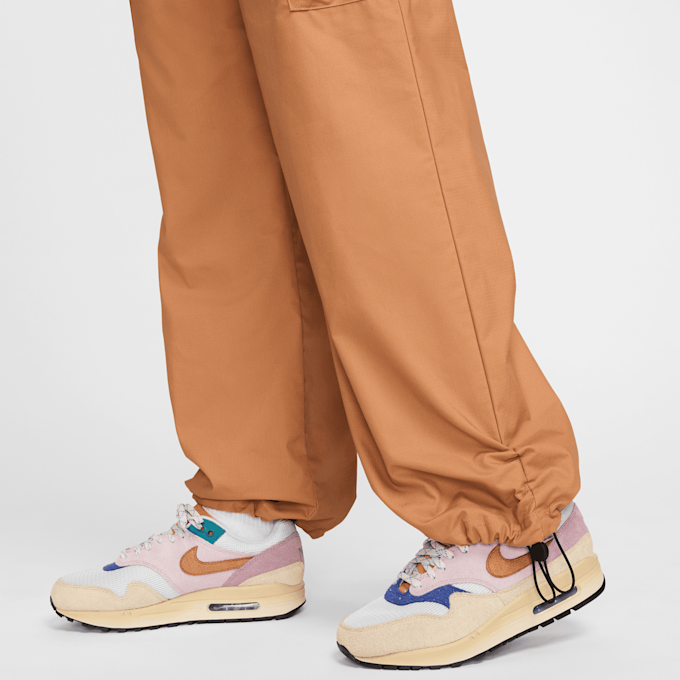 Nike Sportswear Essential Woven Mid-Rise Standard Cargo Pants smeđa 29477 5