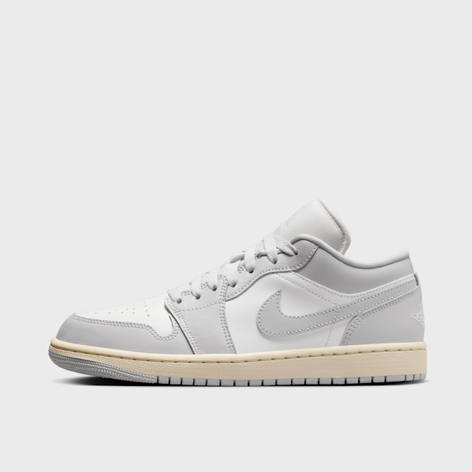 Jordan WMNS Air Jordan 1 Low grijs 29558 1
