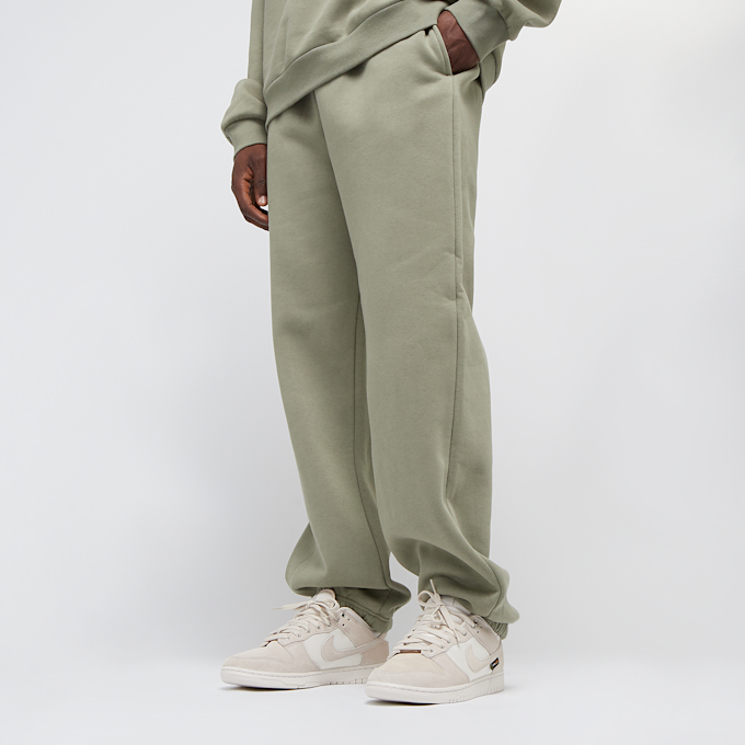 Urban Classics Fluffy Sweatpants paleolive zelena 40686 1