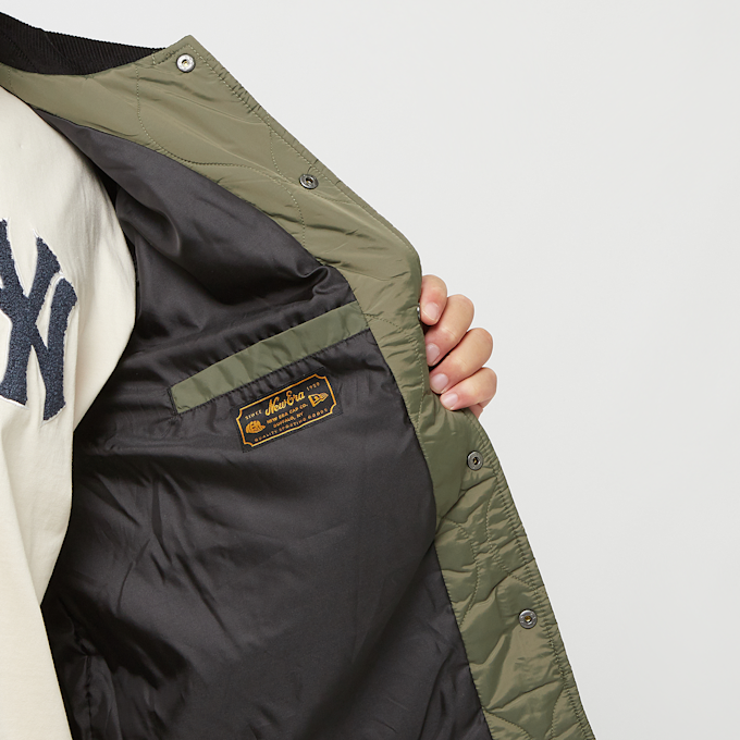 New Era Quilted Coach Jacket verde 45402 5