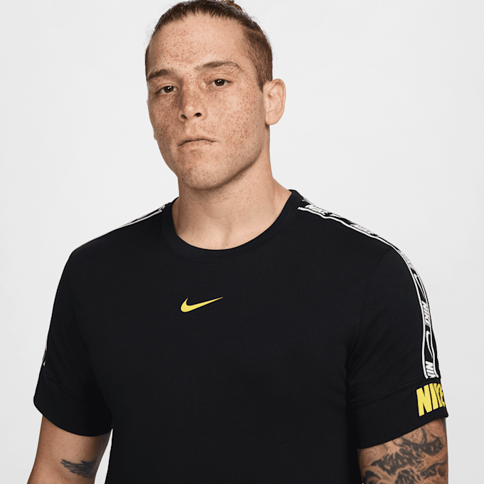 Nike Sportswear Repeat Tee czarny 41588 3