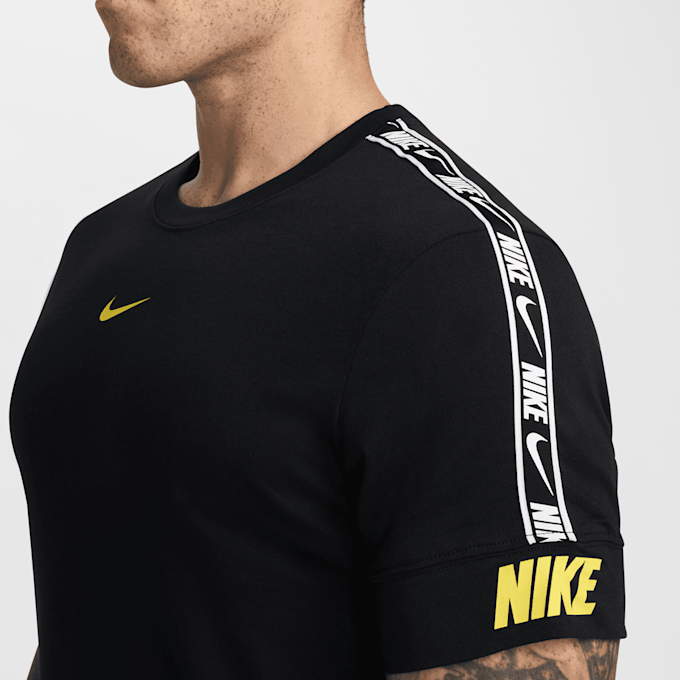 Nike Sportswear Repeat Tee czarny 41588 4