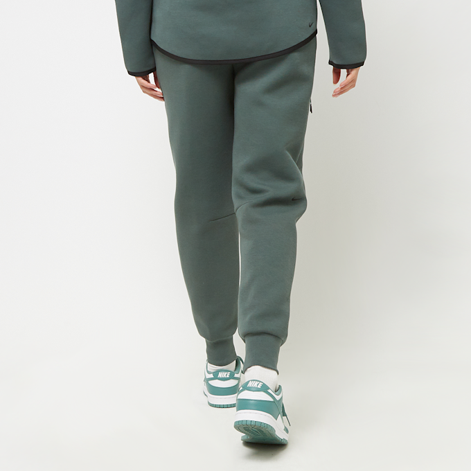 Nike Sportswear Tech Fleece Mid-Rise Jogger groen 41643 2