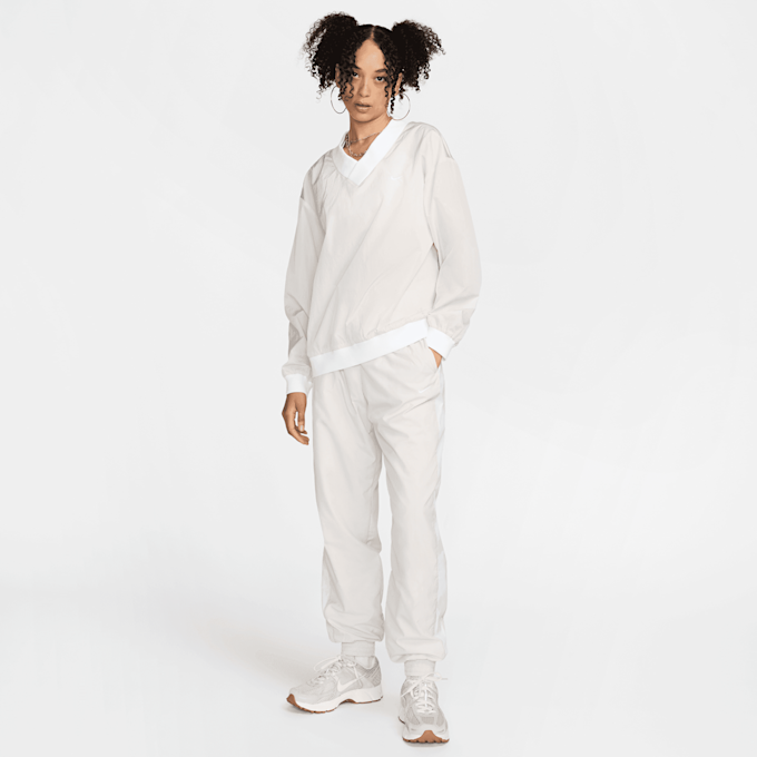 Nike Sportswear Essential Woven UV Longsleeve Vneck Crew bež 47027 5