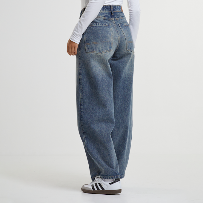 Urban Classics Ladies Tapered Baggy Jeans dirty washed blauw 41537 2