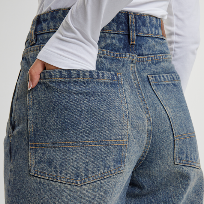 Urban Classics Ladies Tapered Baggy Jeans dirty washed blauw 41537 4