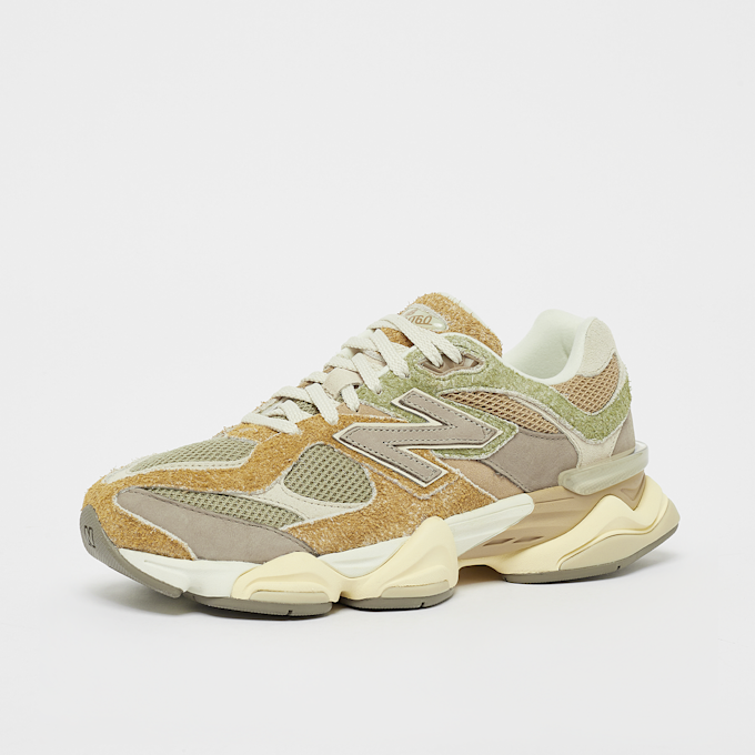 New Balance 9060 beige 42111 2
