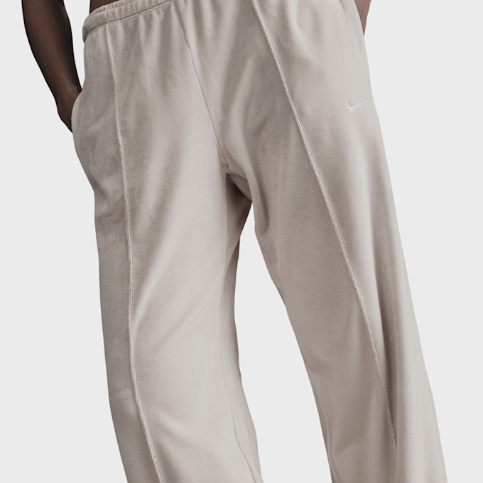 Nike Sportswear Chill Knit Velour Mid-Rise Open Hem Sweatpants bege 42259 3