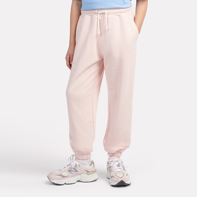 New Balance French Terry Small Logo Jogger różowy 45249 1