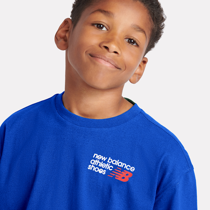 New Balance Athletics Shoes Back Graphic Tee azul 45303 3