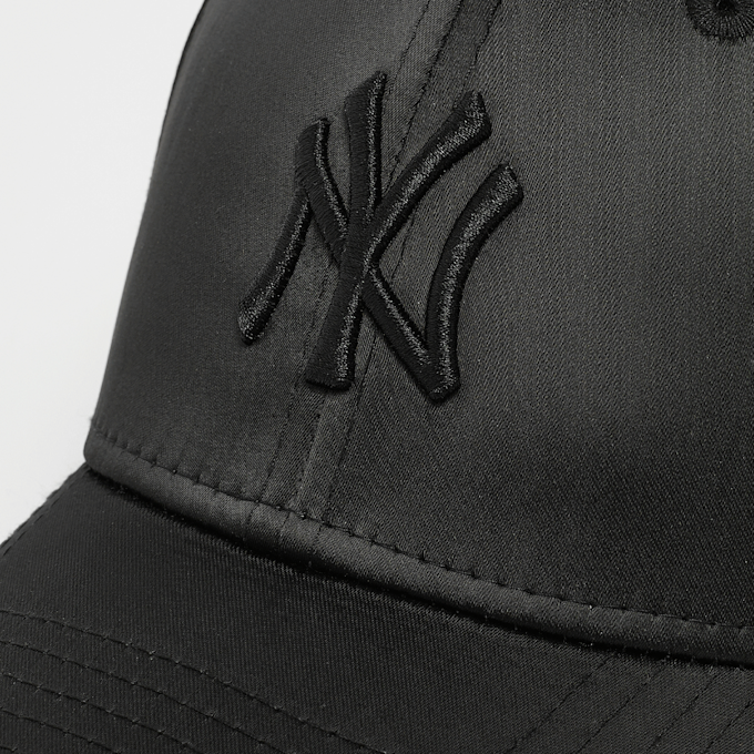New Era Female 9FORTY Satin New York Yankees negro 45179 3