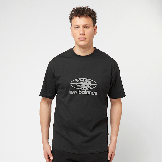 New Balance Reflective Globe Graphic Tee zwart 45645 1