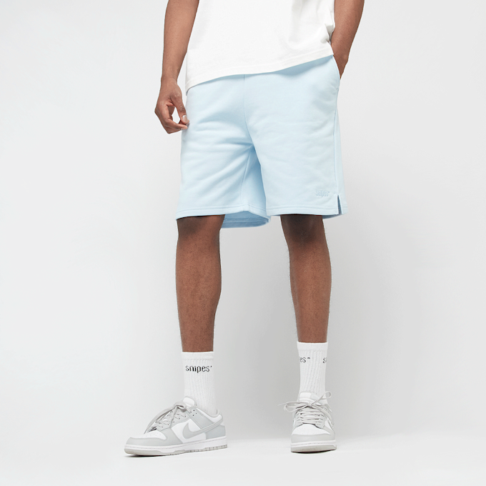 SNIPES Small Logo Essential Sweat Shorts blau 45833 1