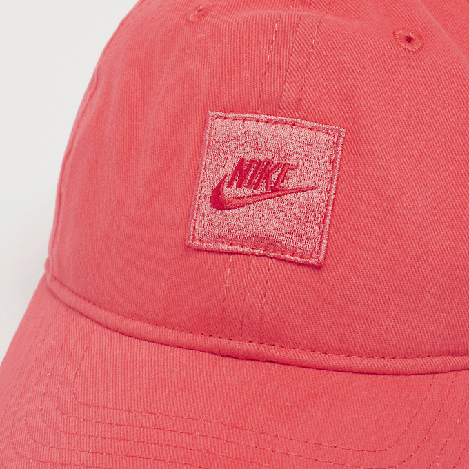 Nike Box Futura Club Cap rouge 46206 4