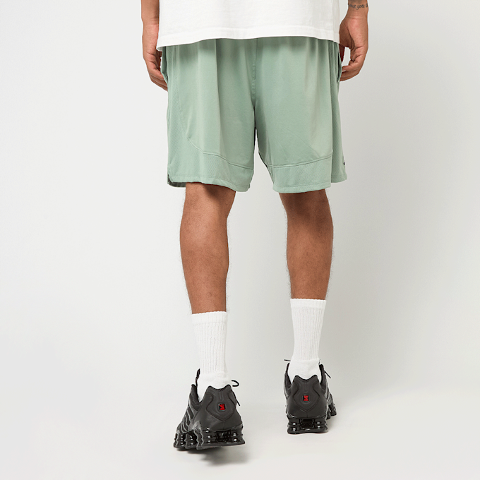 Under Armour Tech Vent 7in Shorts grün 46346 2