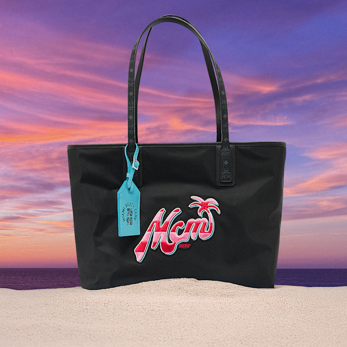 MCM x SNIPES Liz Shopper Medium crna 46393 1