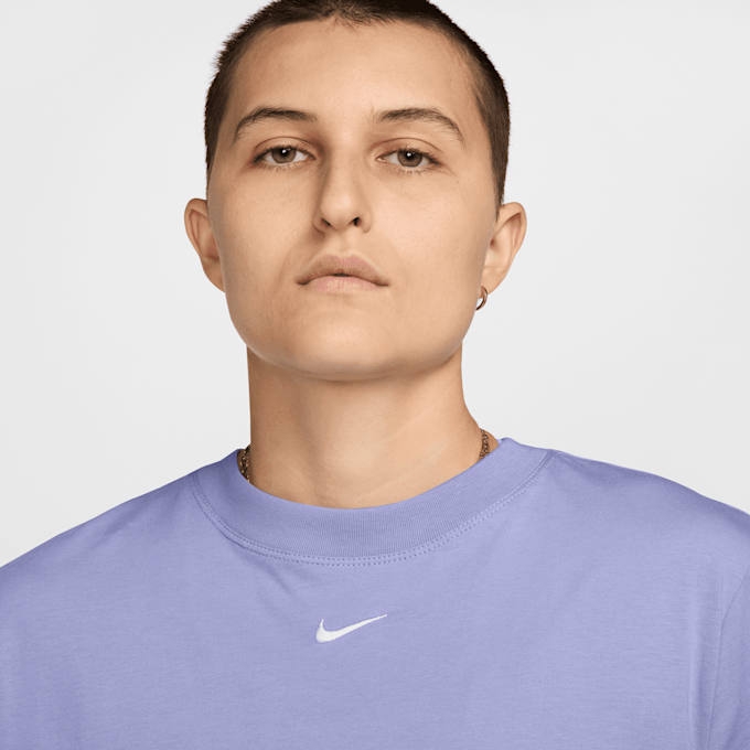Nike Sportswear Essential Low Brand Read Tee roze 46507 3