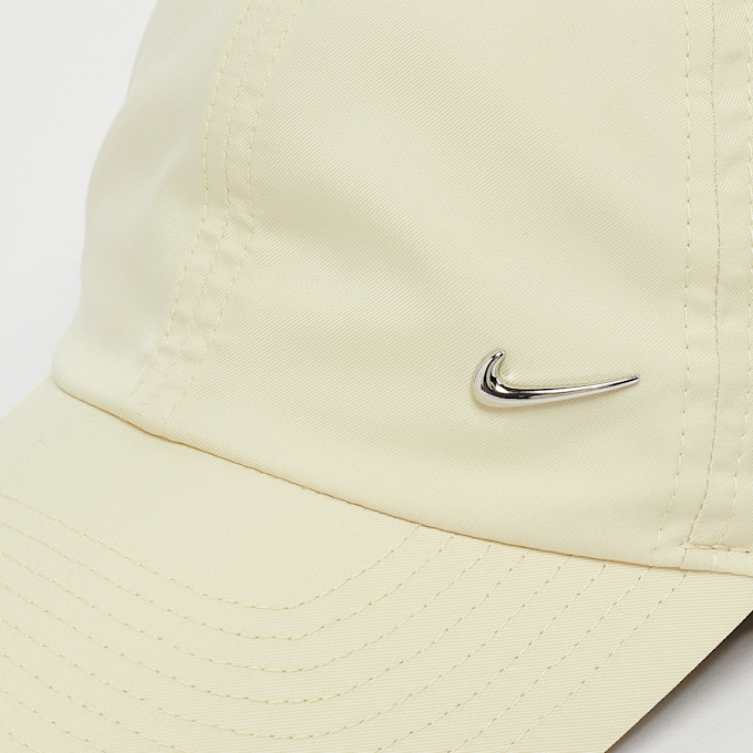Nike Dri-Fit Club Unstructured Metal-Swoosh-Cap beige 46667 4