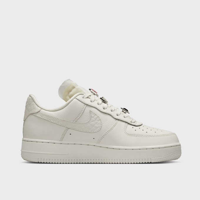 Nike WMNS Air Force 1 Low Premium marrón 46687 2