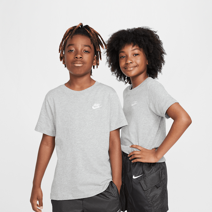 Nike Sportswear Tee EMB Futura gris 46941 1