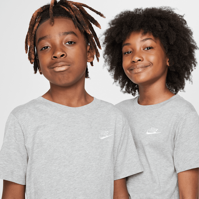 Nike Sportswear Tee EMB Futura gris 46941 3