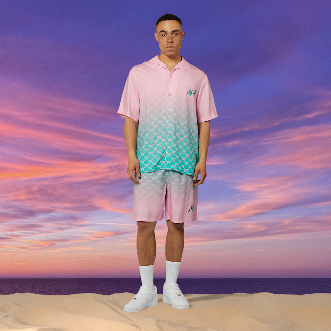 MCM x SNIPES Gradient Resort Shorts lichtroze 47065 4