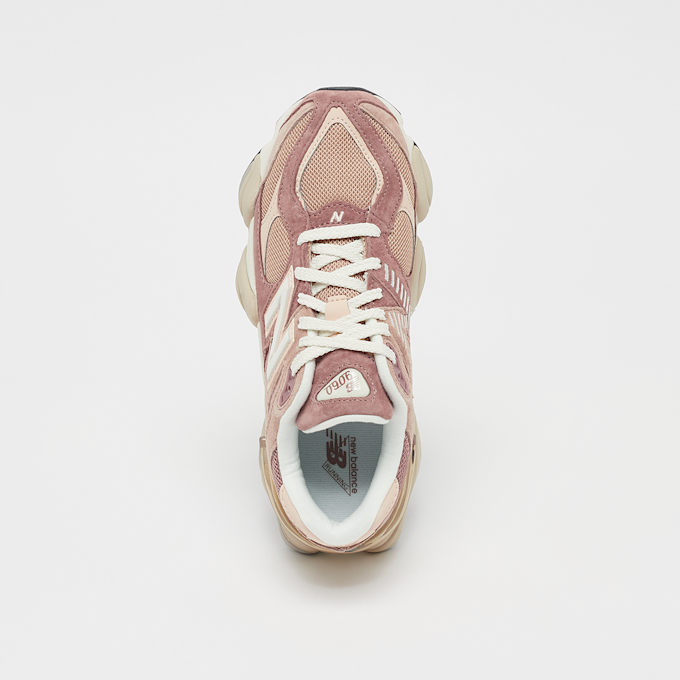 New Balance 9060 czerwony 47298 5