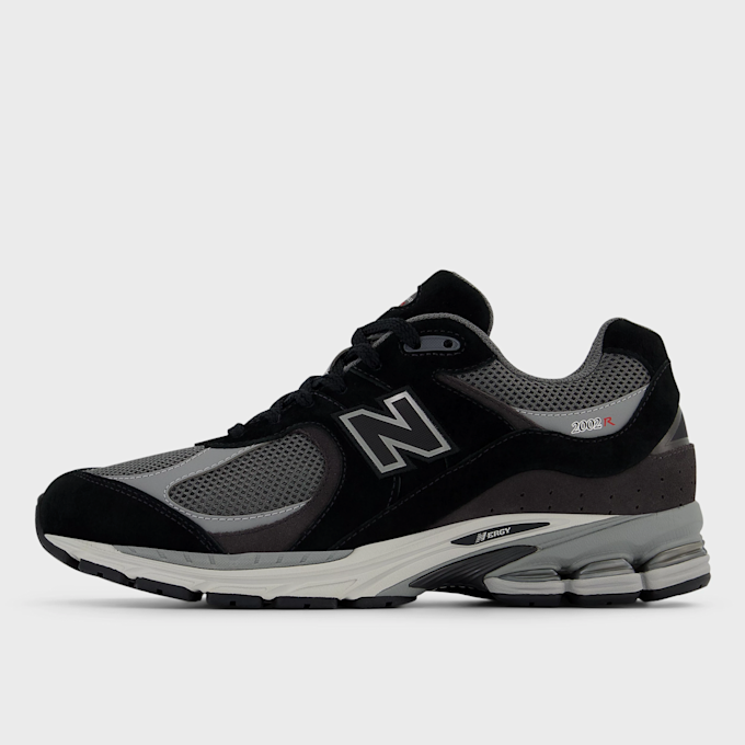 New Balance 2002 black noir 47597 1
