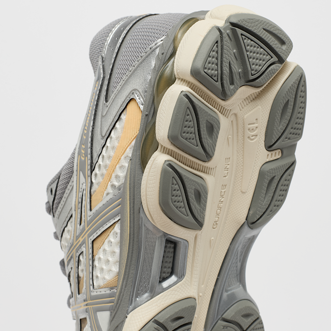 ASICS SportStyle GEL-CUMULUS 16 cream/clay grey grijs 47748 7
