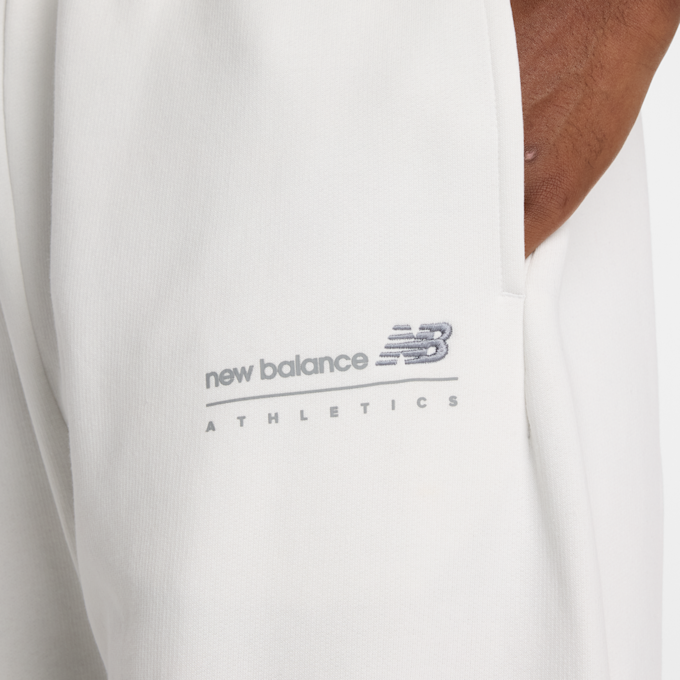 New Balance Linear Graphic Fleece Pants biały 47805 2