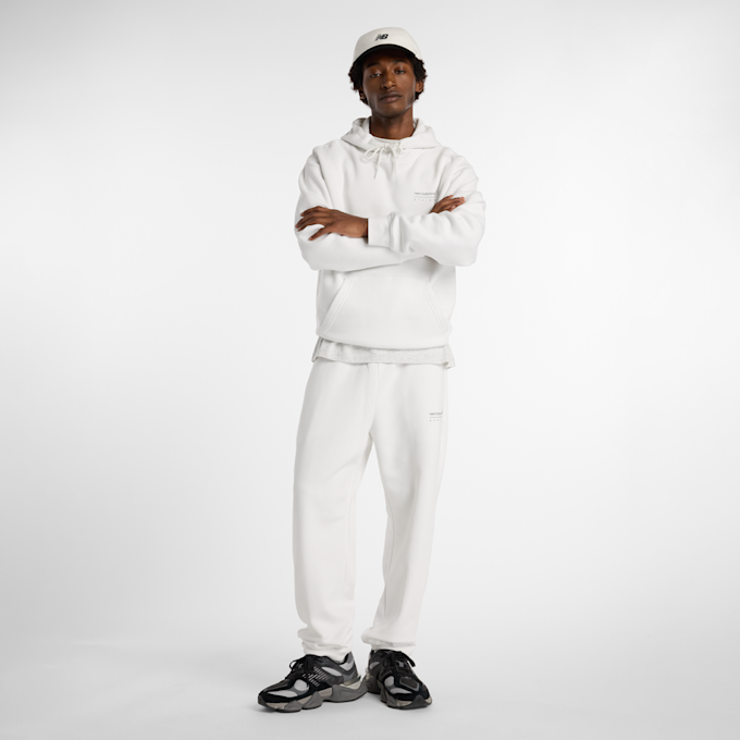 New Balance Linear Graphic Fleece Pants biały 47805 4