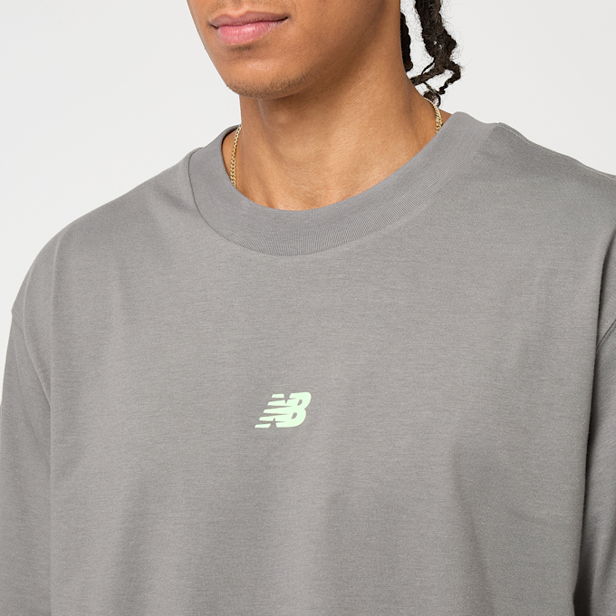 New Balance Back Print Graphic Tee szary 47820 3
