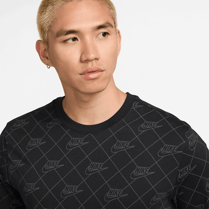 Nike Sportswear All Over Print Shortsleeve Club Tee nero 48729 3