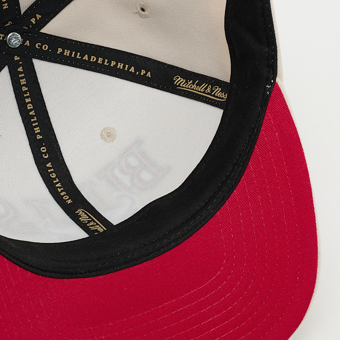 Mitchell & Ness TEAM NAME PRO CROWN NBA CHICAGO BULLS bone beige 48911 3