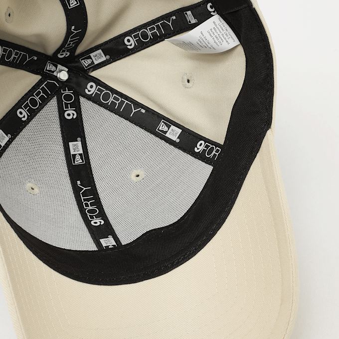 New Era FEMALE 9FORTY Metallic Logo New York Yankees light cream beige 49320 3