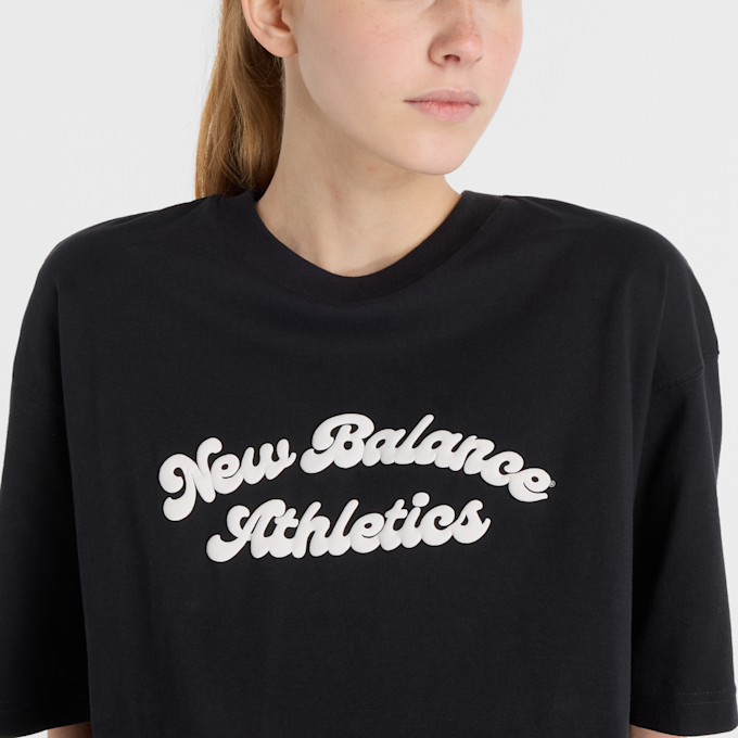 New Balance Linear Heritage Oversized T-Shirt schwarz 49854 3
