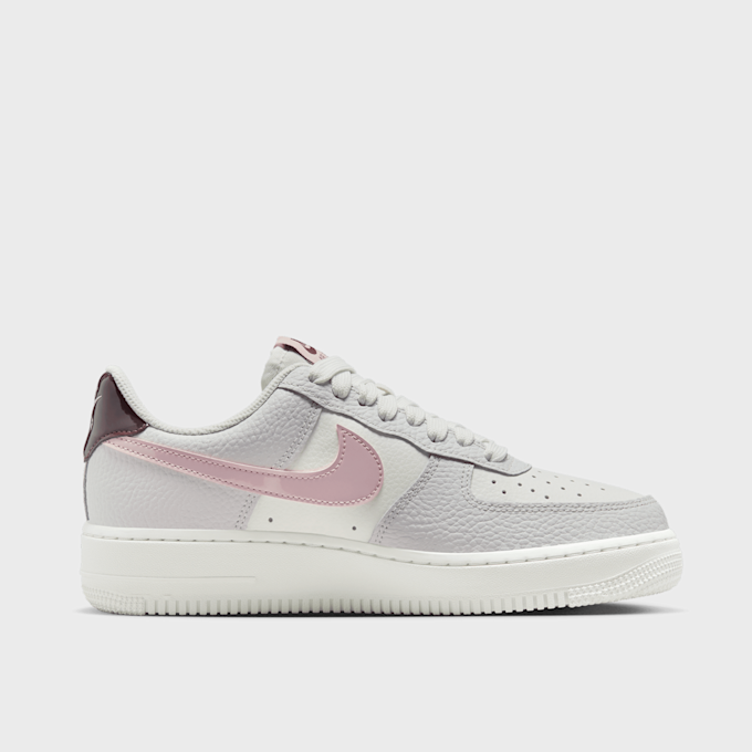 Nike Air Force 1 '07 summit white/plum chalk vast grey marrón 91751 2