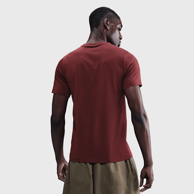 Nike M NSW CLUB TEE dark team red/gold rot 92139 2