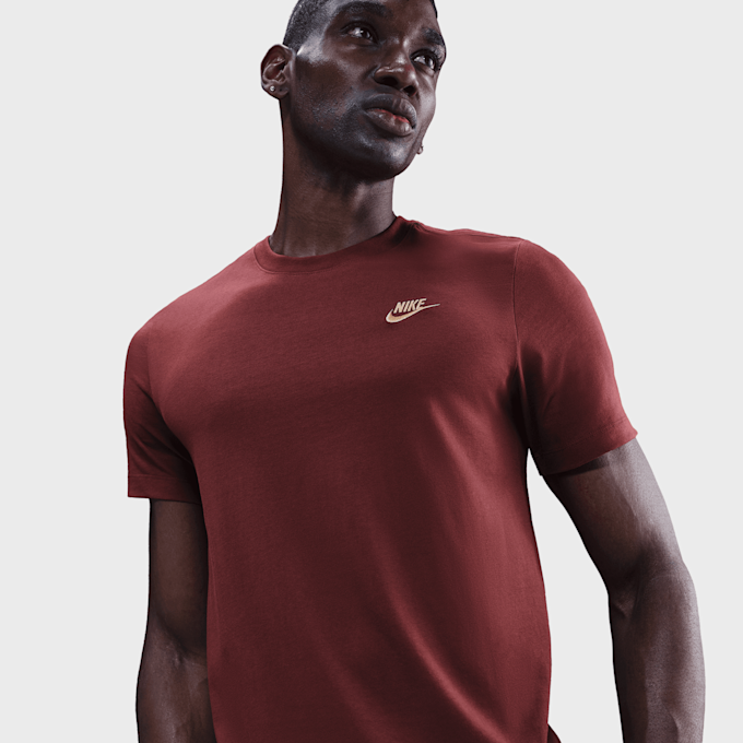 Nike M NSW CLUB TEE dark team red/gold rot 92139 3