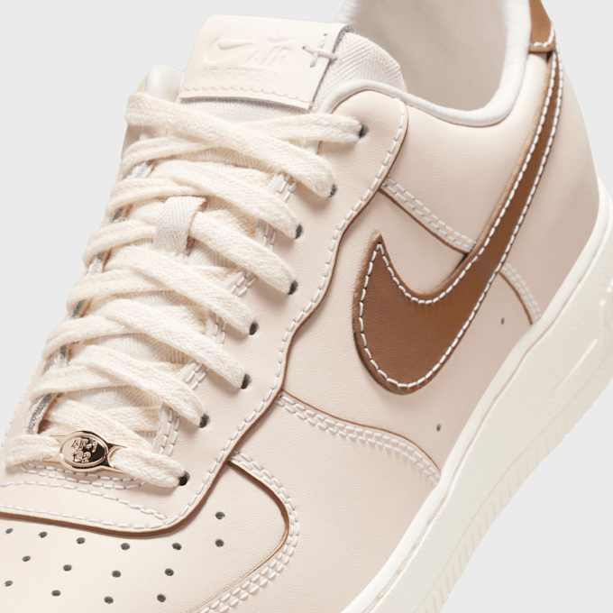 Nike Air Force 1 ´07 beige 93092 7